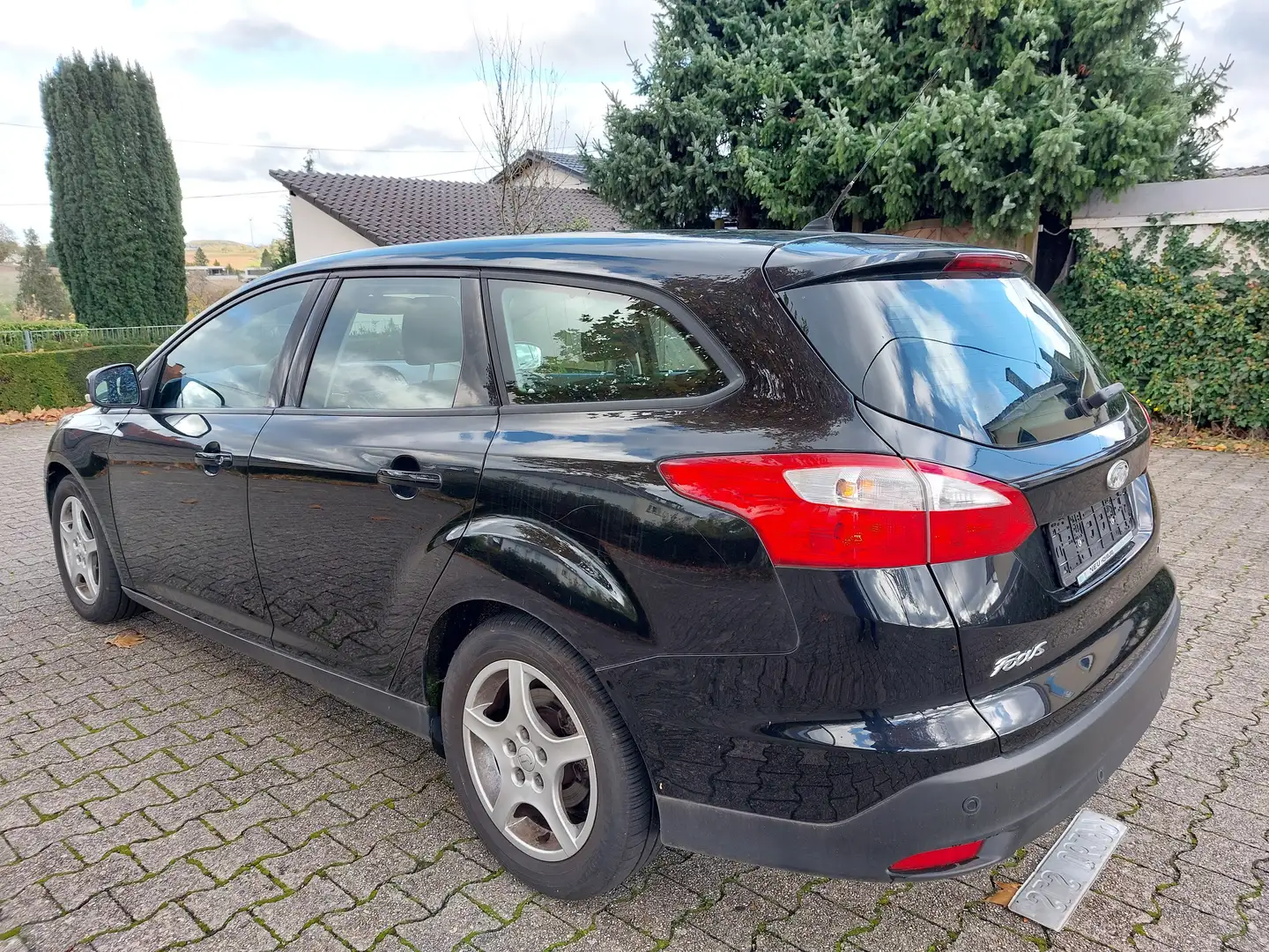 Ford Focus Turnier 1.6 TDCi  1 Hand Servicheft-Ford, 6Gg Schwarz - 2