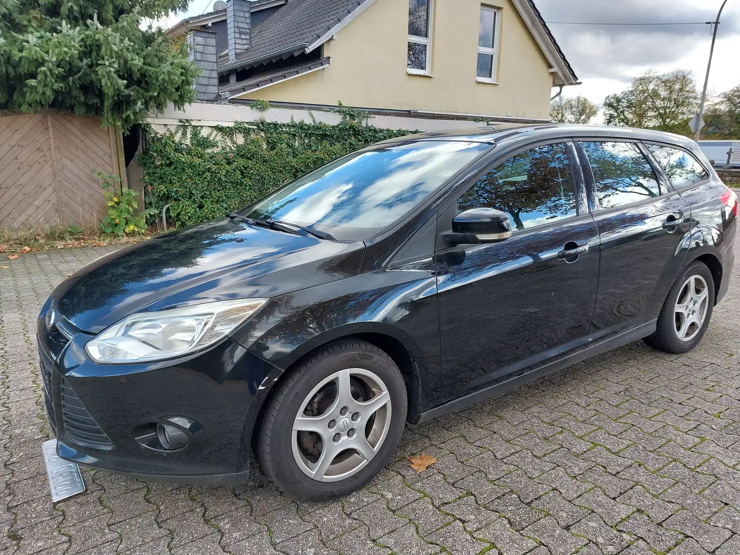 Ford Focus Turnier 1.6 TDCi  1 Hand Servicheft-Ford, 6Gg Schwarz - 1