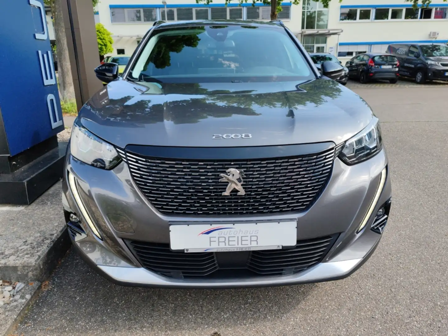 Peugeot 2008 Allure Pack 1.2 PureTech 130 EU6d AHK-abnehmbar Na Grau - 2