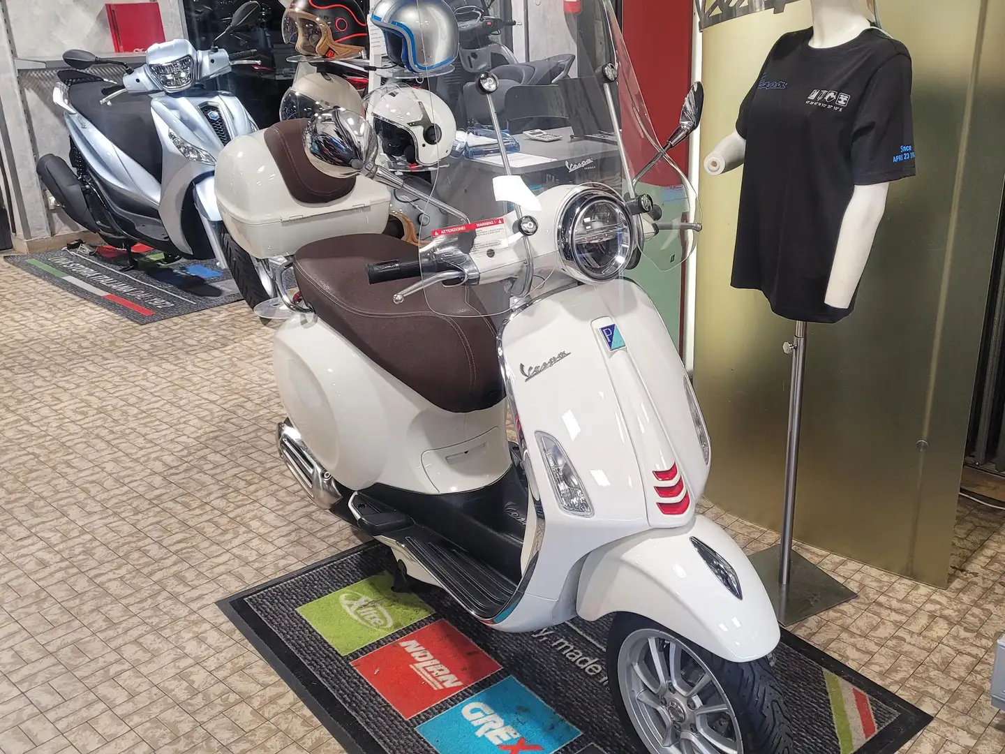 Vespa Primavera 50 Bianco - 2
