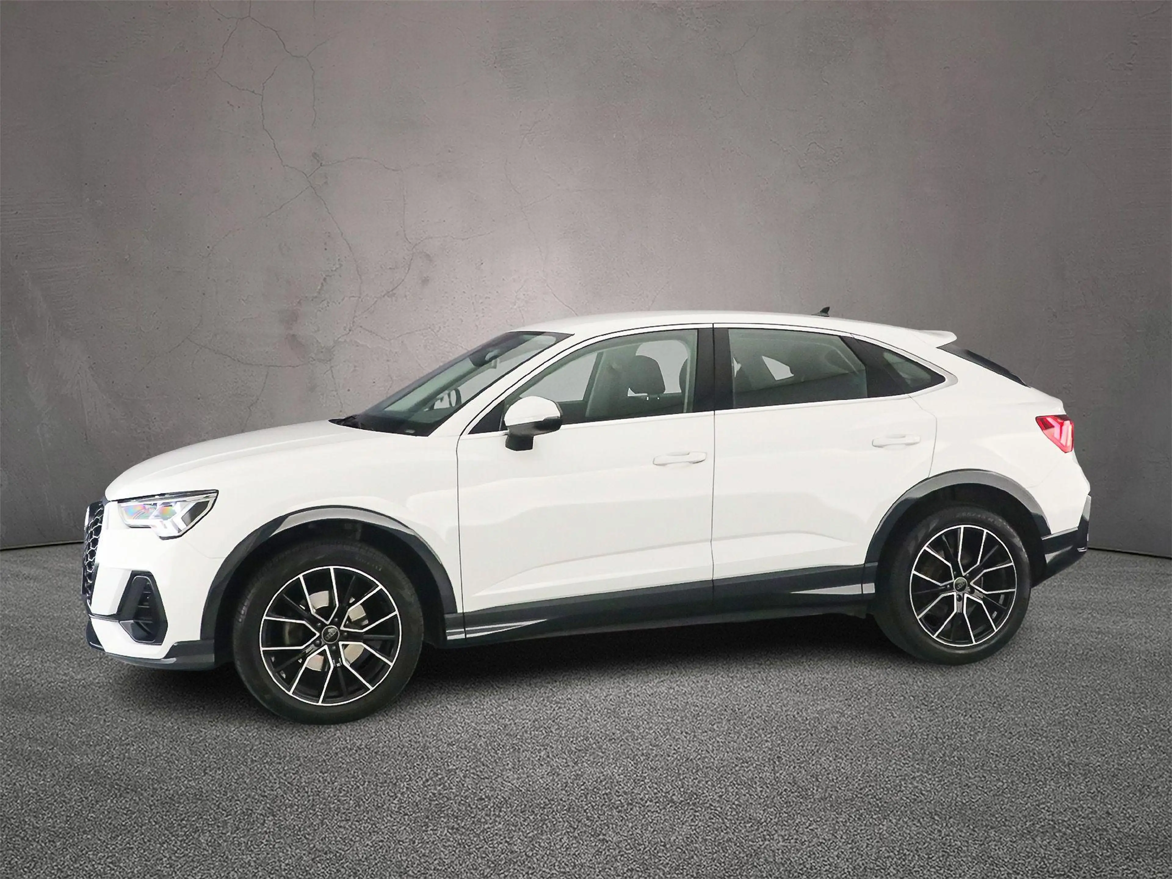 Audi Q3 Sportback 35 TFSI S Edition | Achteruitrijcamera | — photo 2