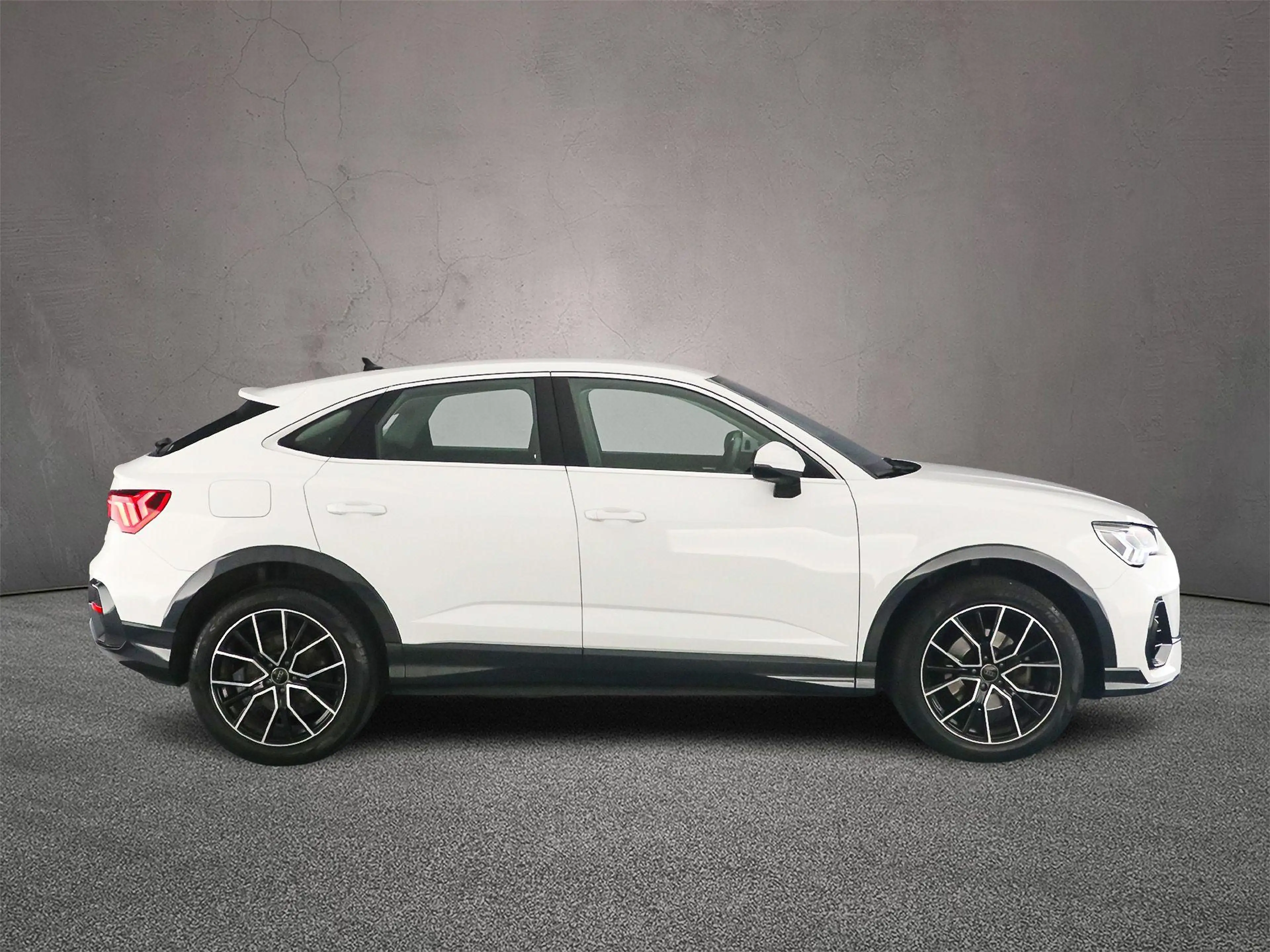 Audi Q3 Sportback 35 TFSI S Edition | Achteruitrijcamera | — photo 7