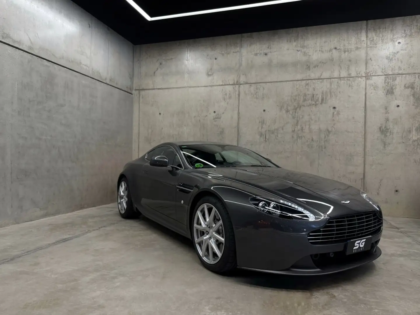 Aston Martin Vantage S Gris - 1