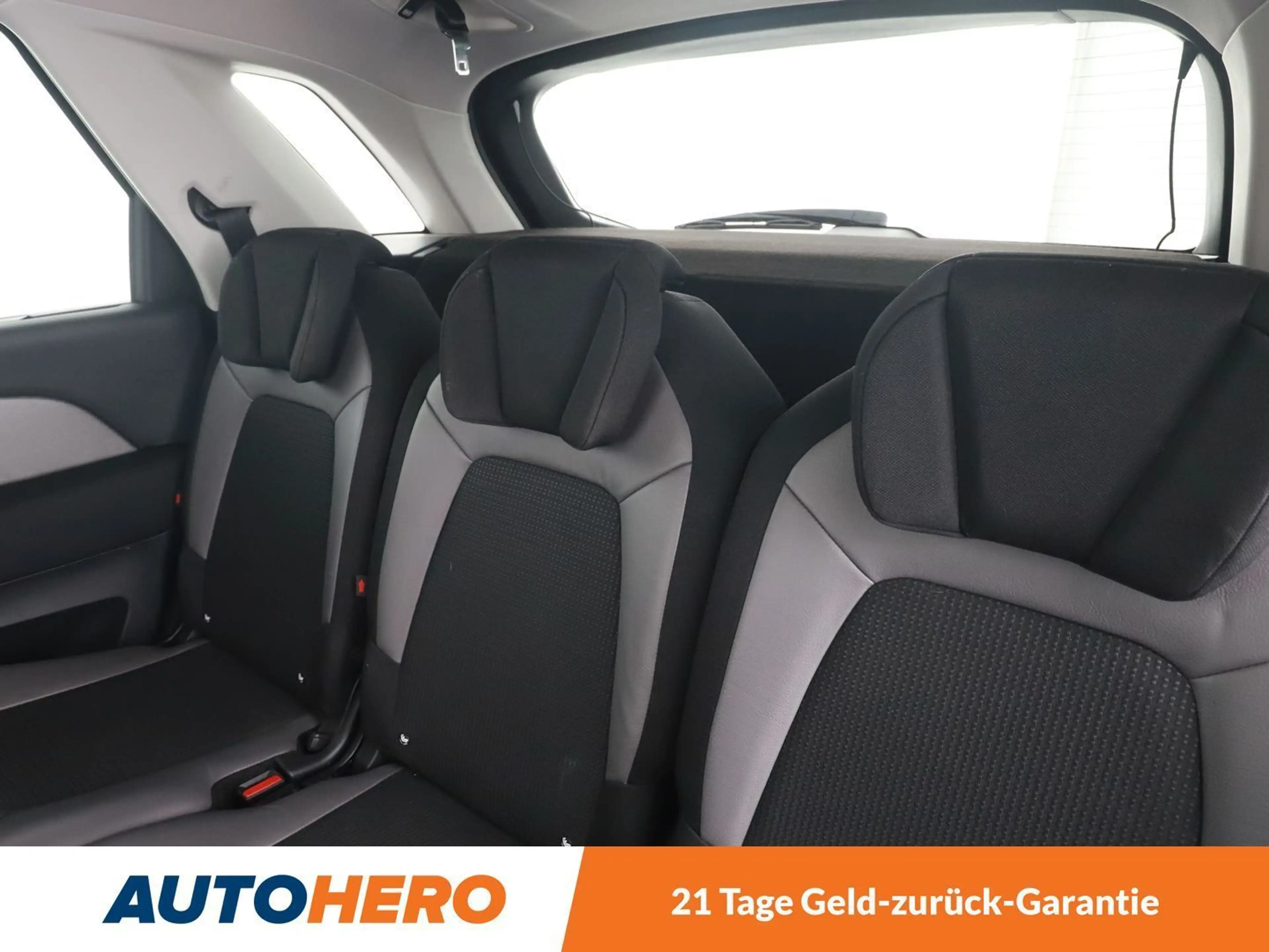 Citroen C4 Picasso 1.6 Blue-HDi Exclusive — photo 14
