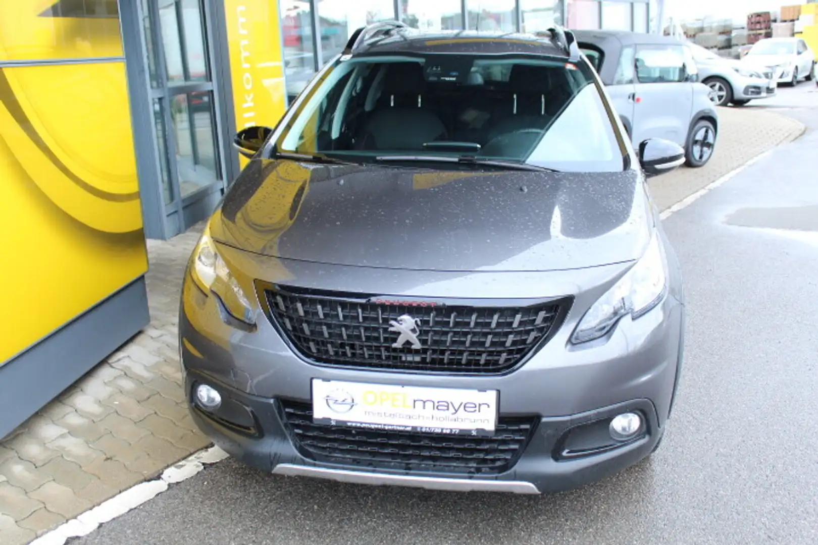 Peugeot 2008 1,6 BlueHDI 120 S&S GT Line Grau - 2