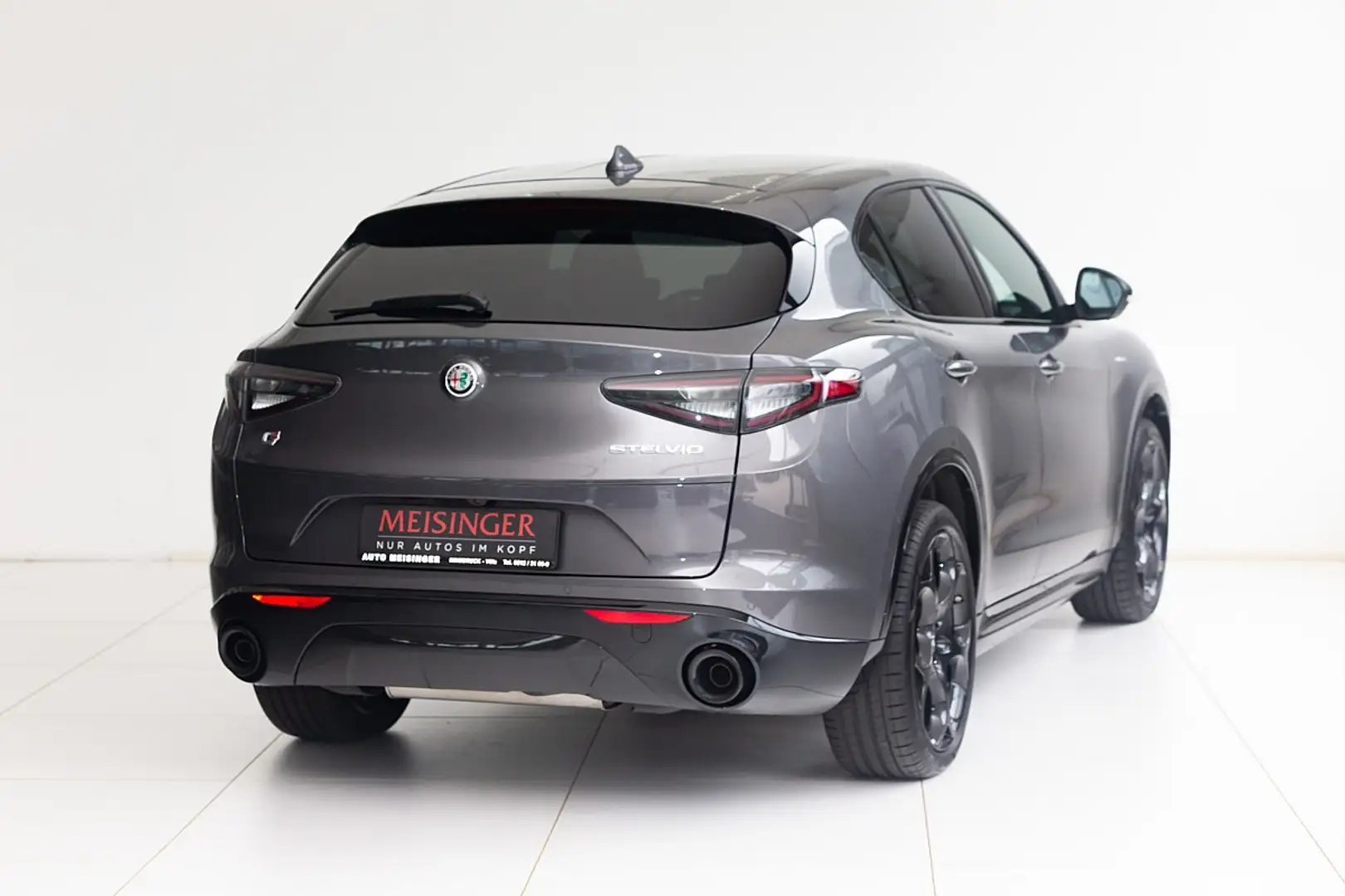 Alfa Romeo Stelvio Ti + Veloce Paket 2,0 16V 280 AT8 Q4 Silber - 2