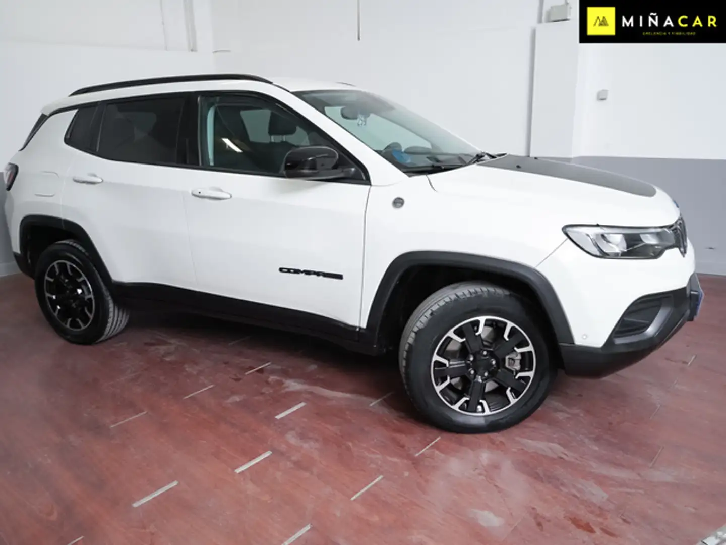Jeep Compass 1.3 PHEV Trailhawk EAWD Aut. 240 bijela - 2