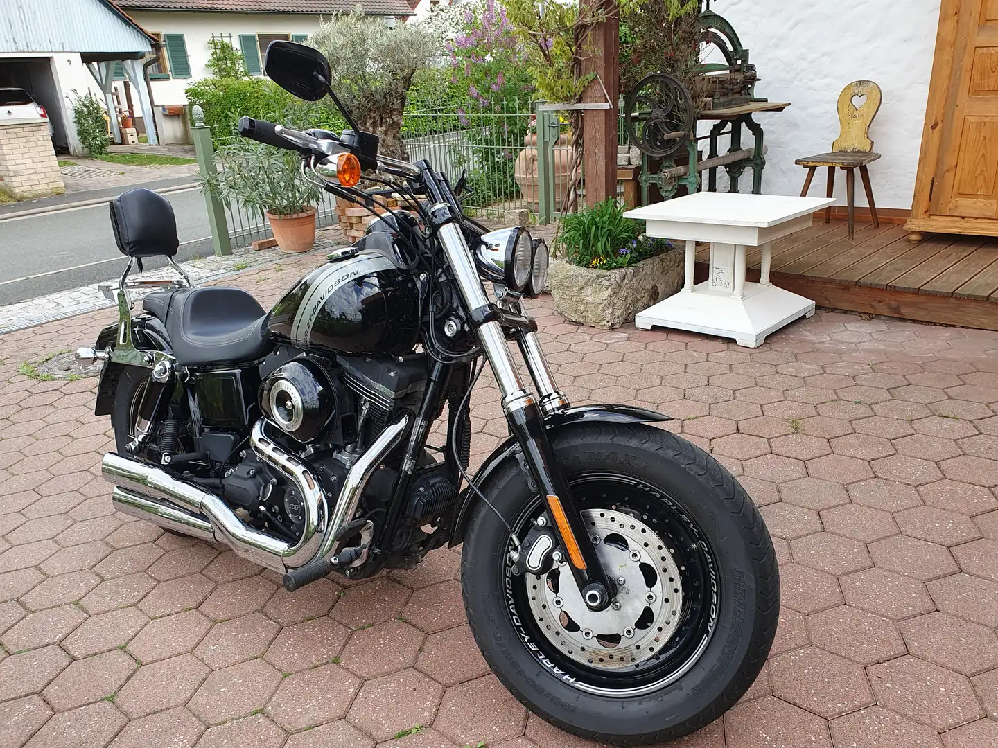 Harley-Davidson Dyna Fat Bob Czarny - 1
