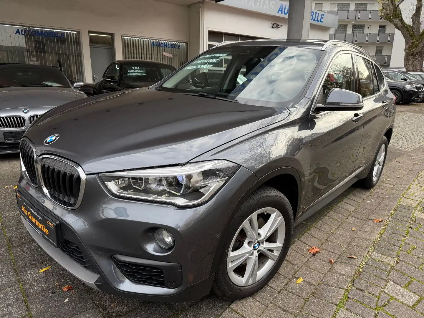 BMW X1 sDrive 18d,AHK,LED,PDC,Panorama,1.Hand Grau - 1