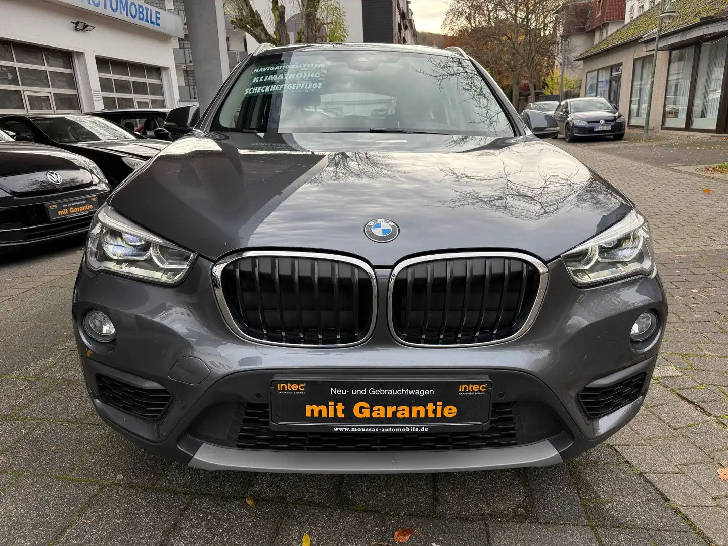BMW X1 sDrive 18d,AHK,LED,PDC,Panorama,1.Hand Grau - 2