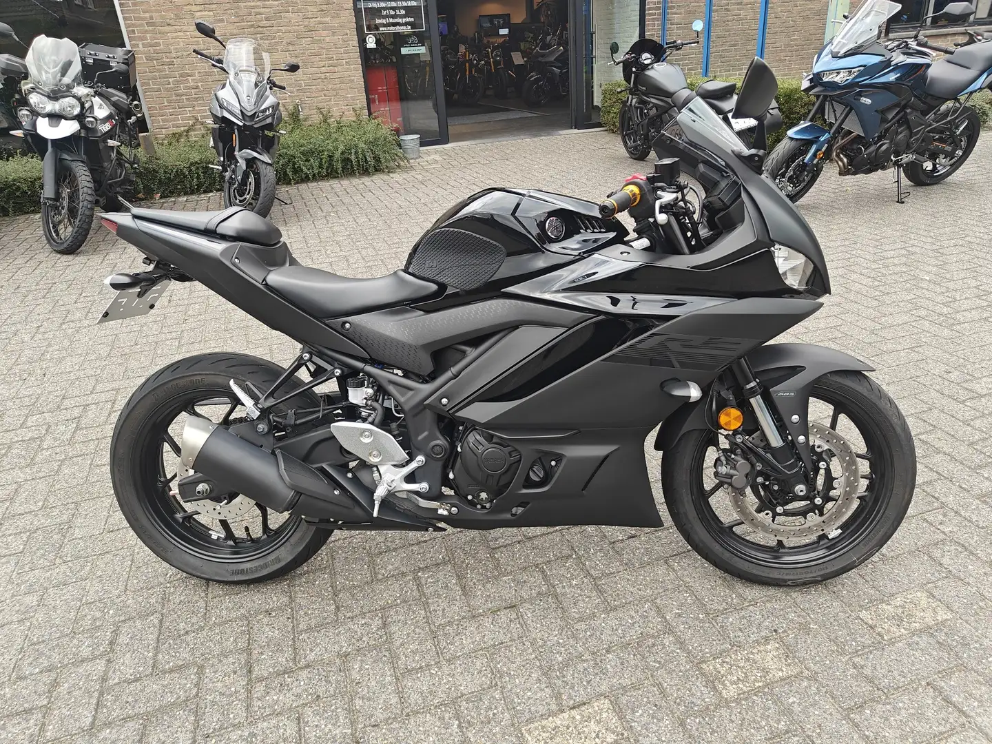 Yamaha YZF-R3 Zwart - 2