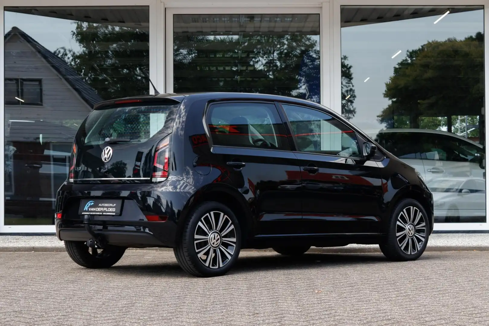 Volkswagen up! 1.0 BMT High Up! | Trekhaak | Airco | Cruise contr Zwart - 2