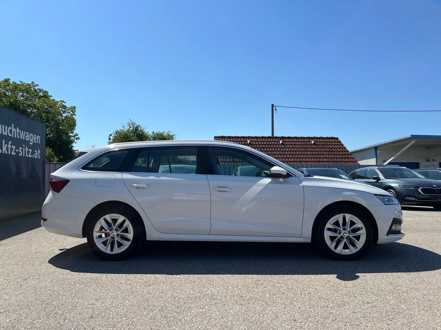 Skoda Octavia Combi 2,0 TDI Style DSG Weiß - 2
