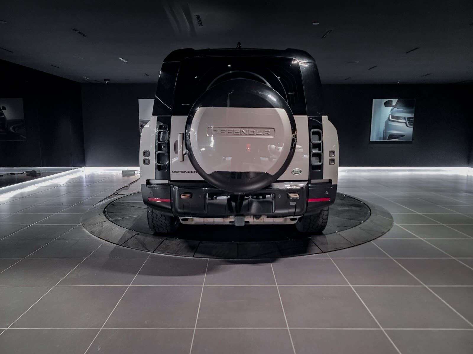 2023 Land Rover Defender X | 3rd Row Seating | Sunroof | Navigation | Head thumb 6