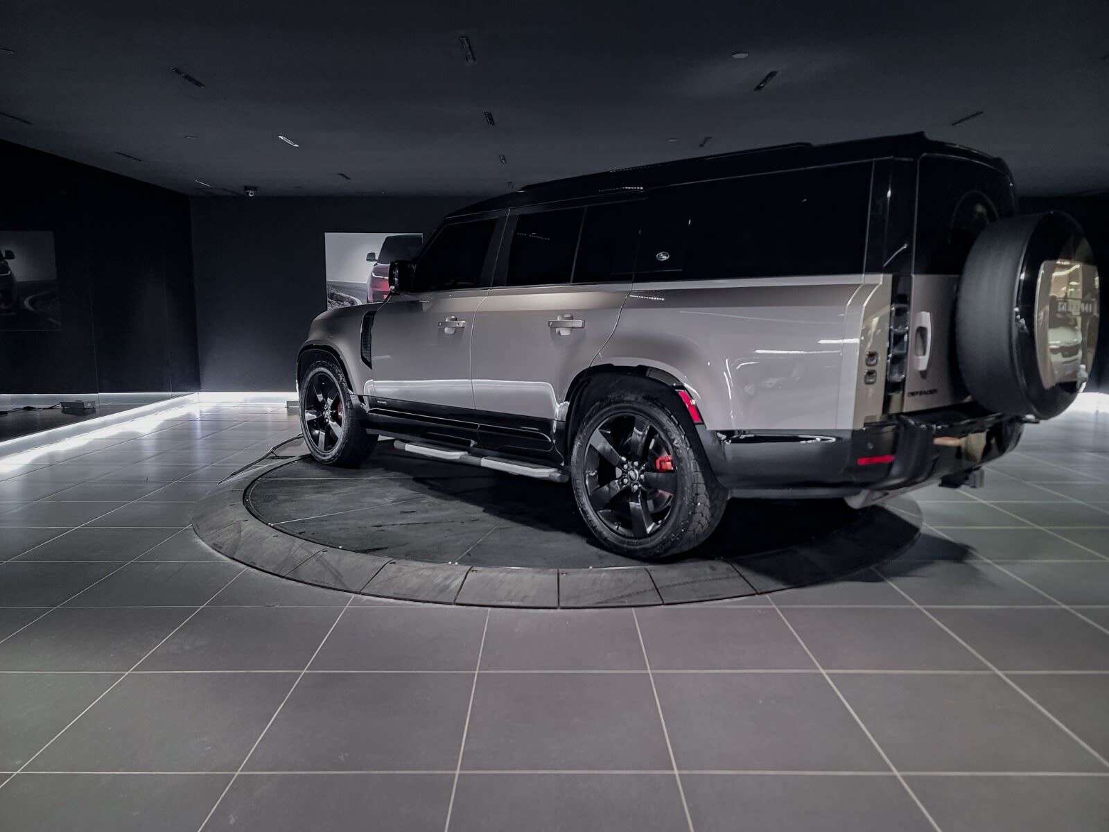 2023 Land Rover Defender X | 3rd Row Seating | Sunroof | Navigation | Head thumb 7