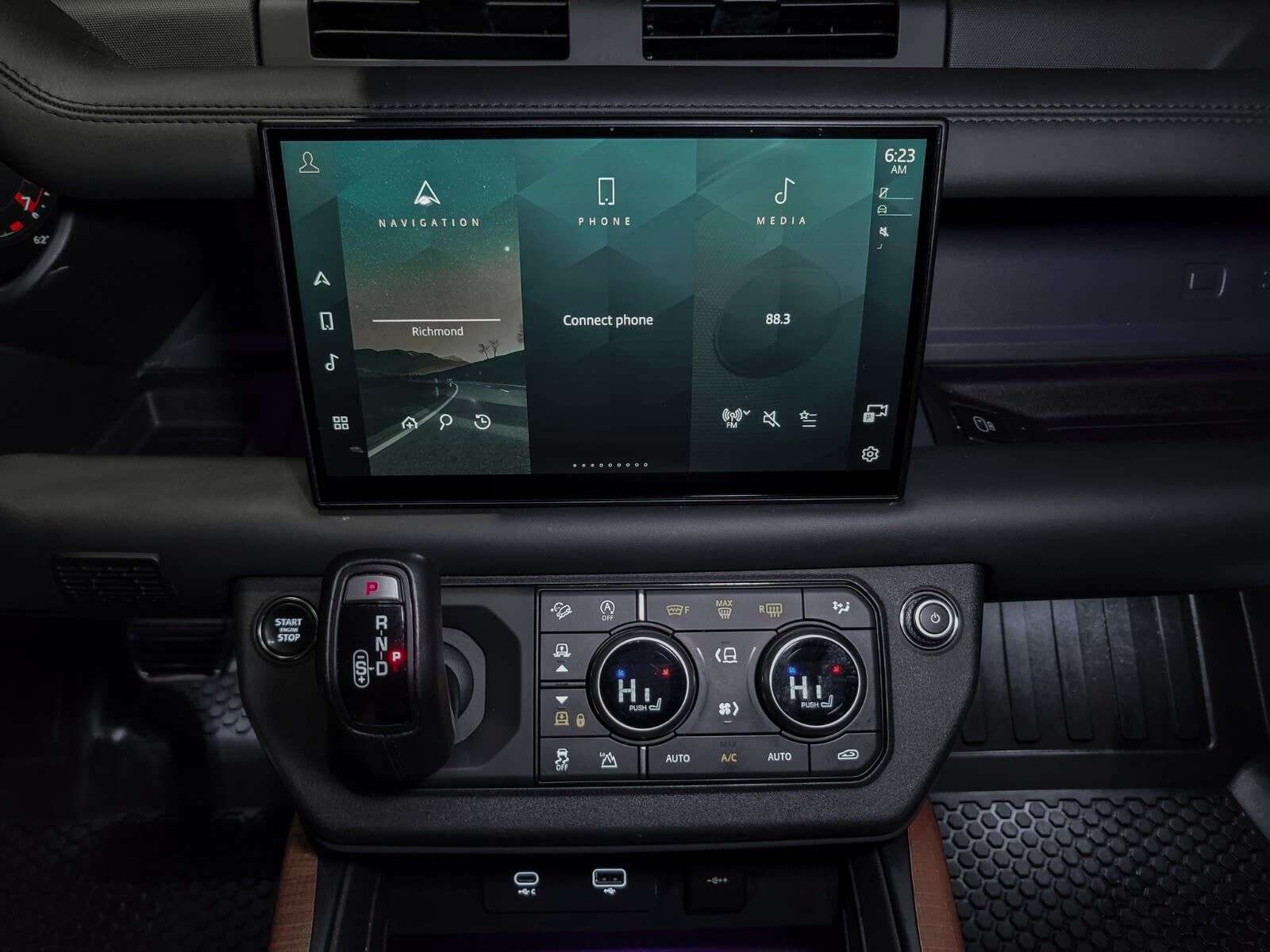2023 Land Rover Defender X | 3rd Row Seating | Sunroof | Navigation | Head thumb 18