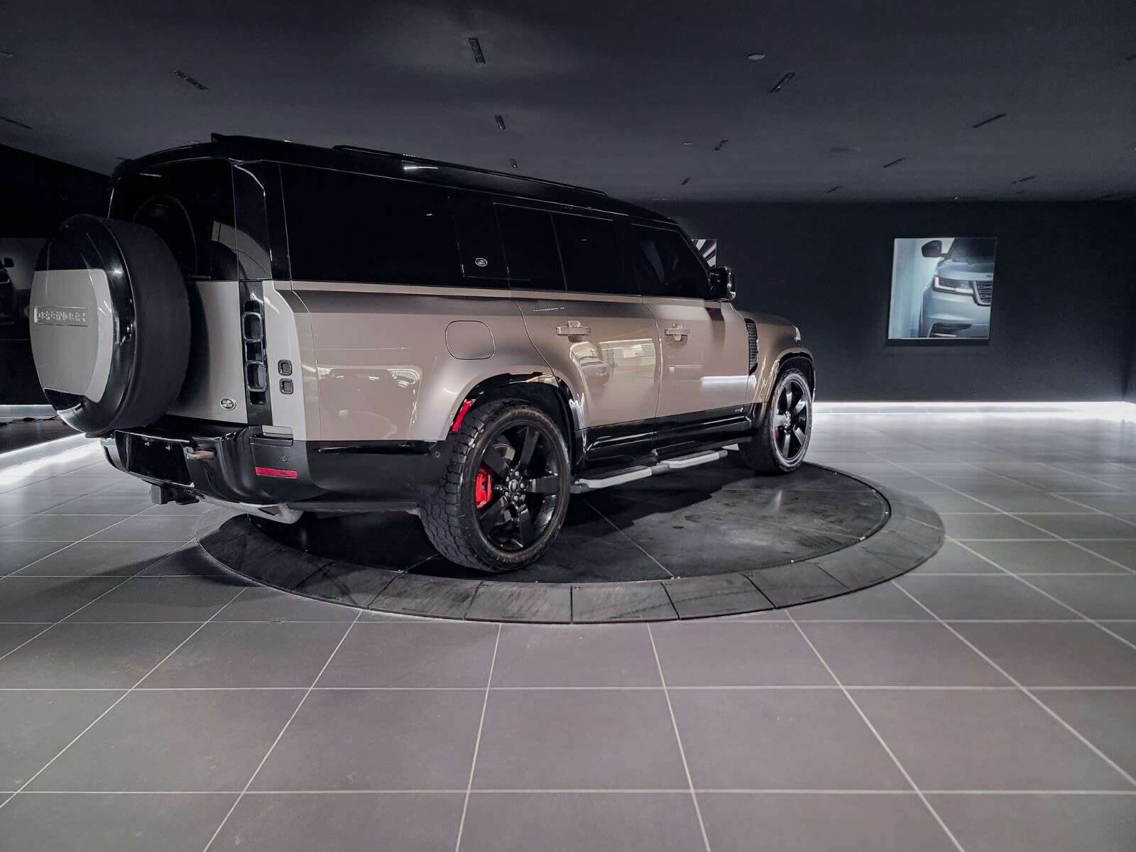 2023 Land Rover Defender X | 3rd Row Seating | Sunroof | Navigation | Head alt 5