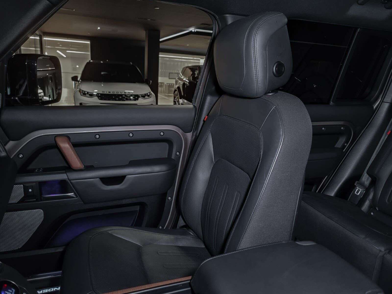 2023 Land Rover Defender X | 3rd Row Seating | Sunroof | Navigation | Head thumb 20