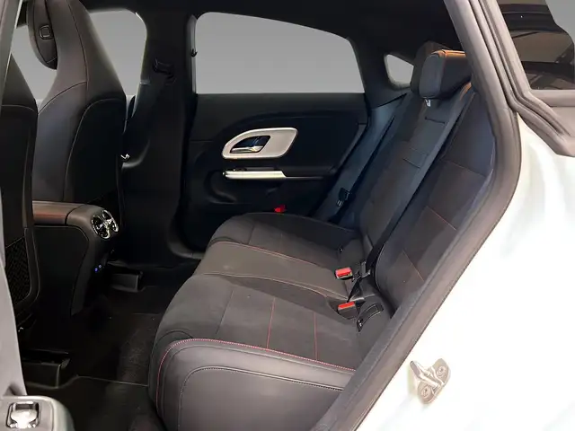 Mercedes-Benz Cla view 9