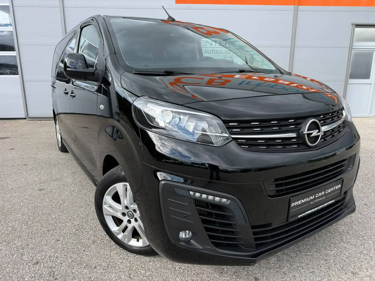 Opel Zafira Life 2,0 CDTI Innovation Aut. 8 SITZER / LEDER / NAVI / LED / SITZHZG. / MASSAGE / KAMERA Schwarz - 1