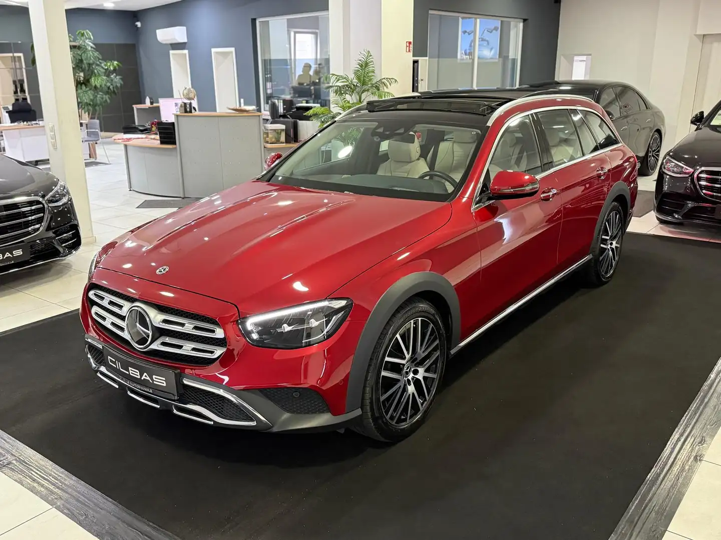 Mercedes-Benz E 220 d T All-Terrain*AIR*PANO*KAM*HUD*DIST*AHK* Rot - 1