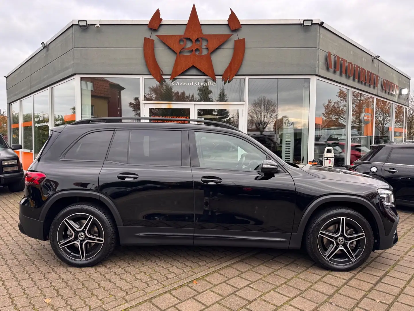 Mercedes-Benz GLB 220 d 4Matic AMG-line ,AHK Noir - 1