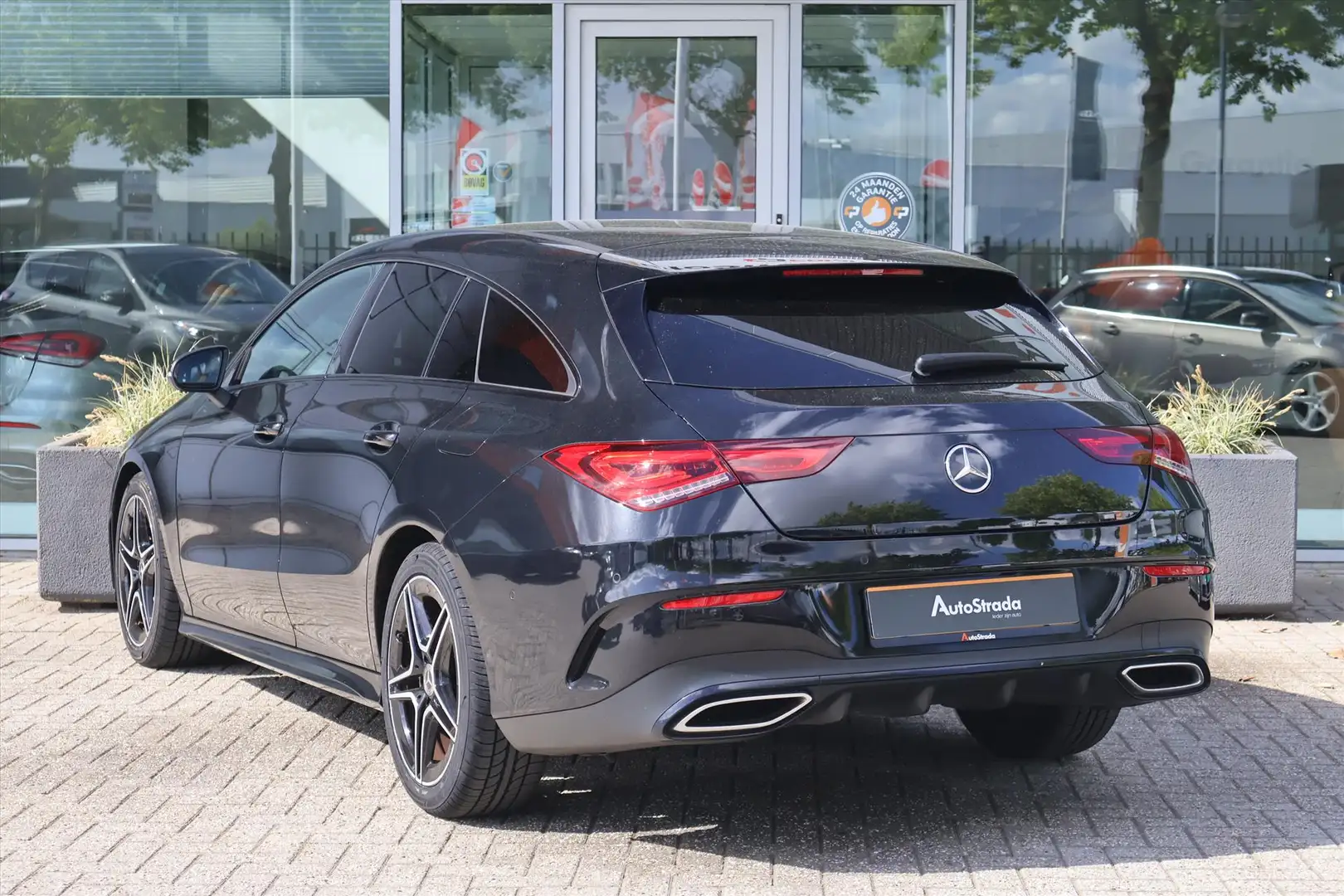 Mercedes-Benz CLA 180 Shooting Brake AMG-Line 136pk 7G-DCT | LED | Sfeer Zwart - 2