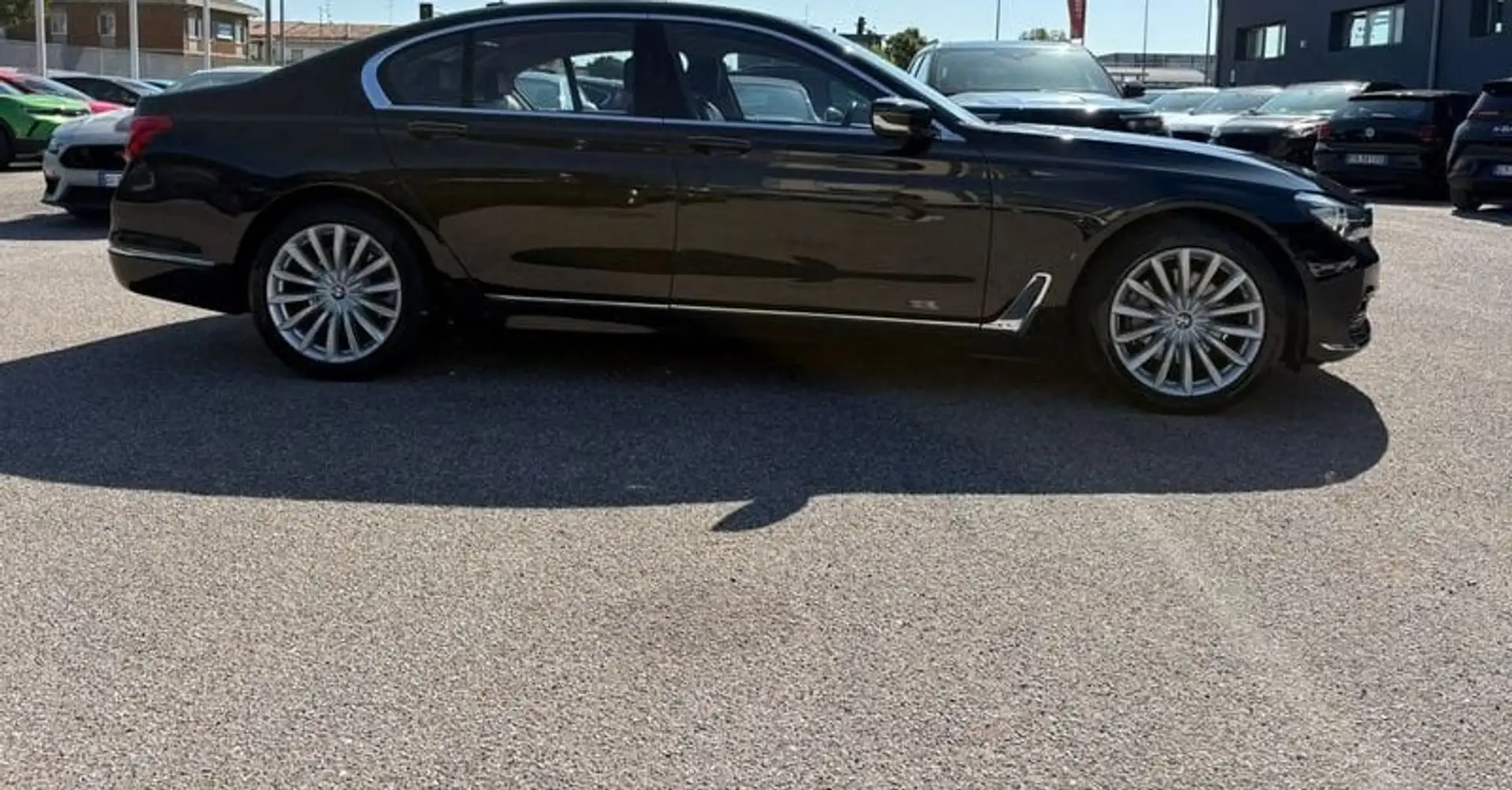 BMW 725 d Luxury auto my18 Noir - 2