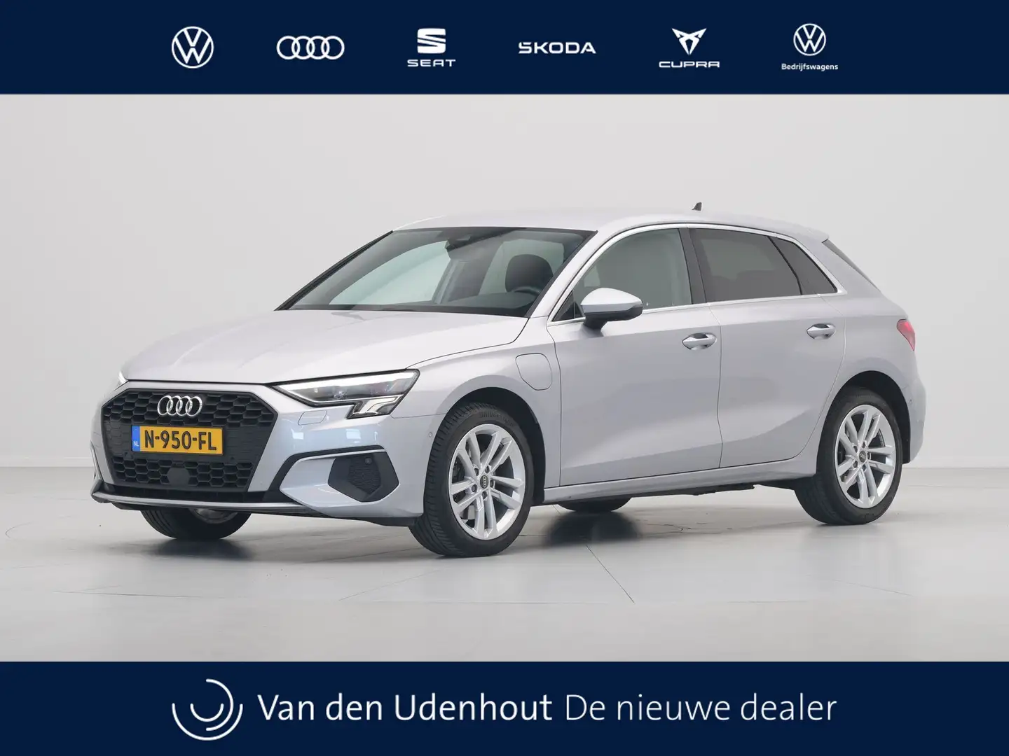 Audi A3 Sportback 40 TFSI e Edition Navigatie Stoelverwarm Grijs - 1
