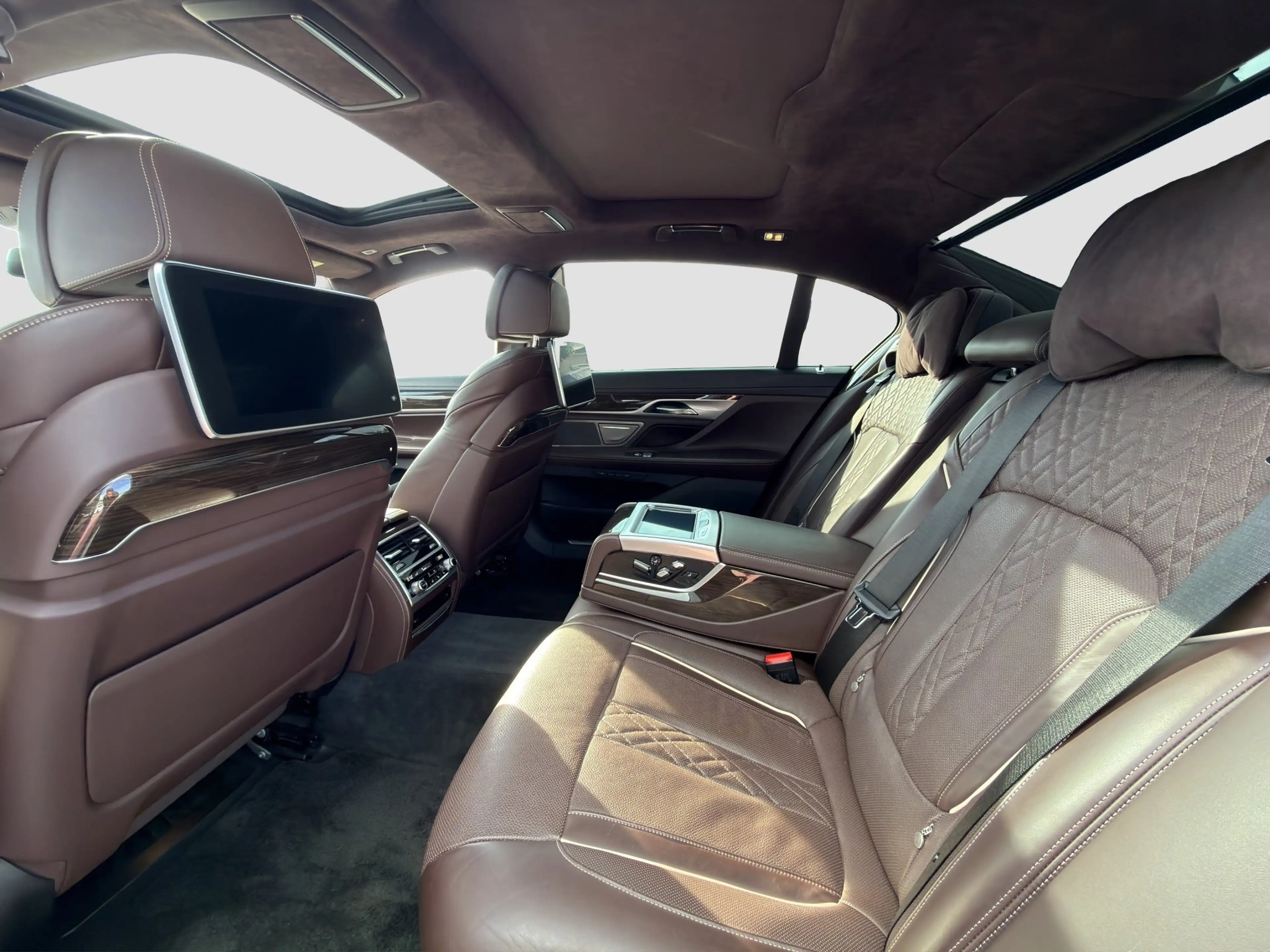 BMW 750 Ld xDrive — photo 11