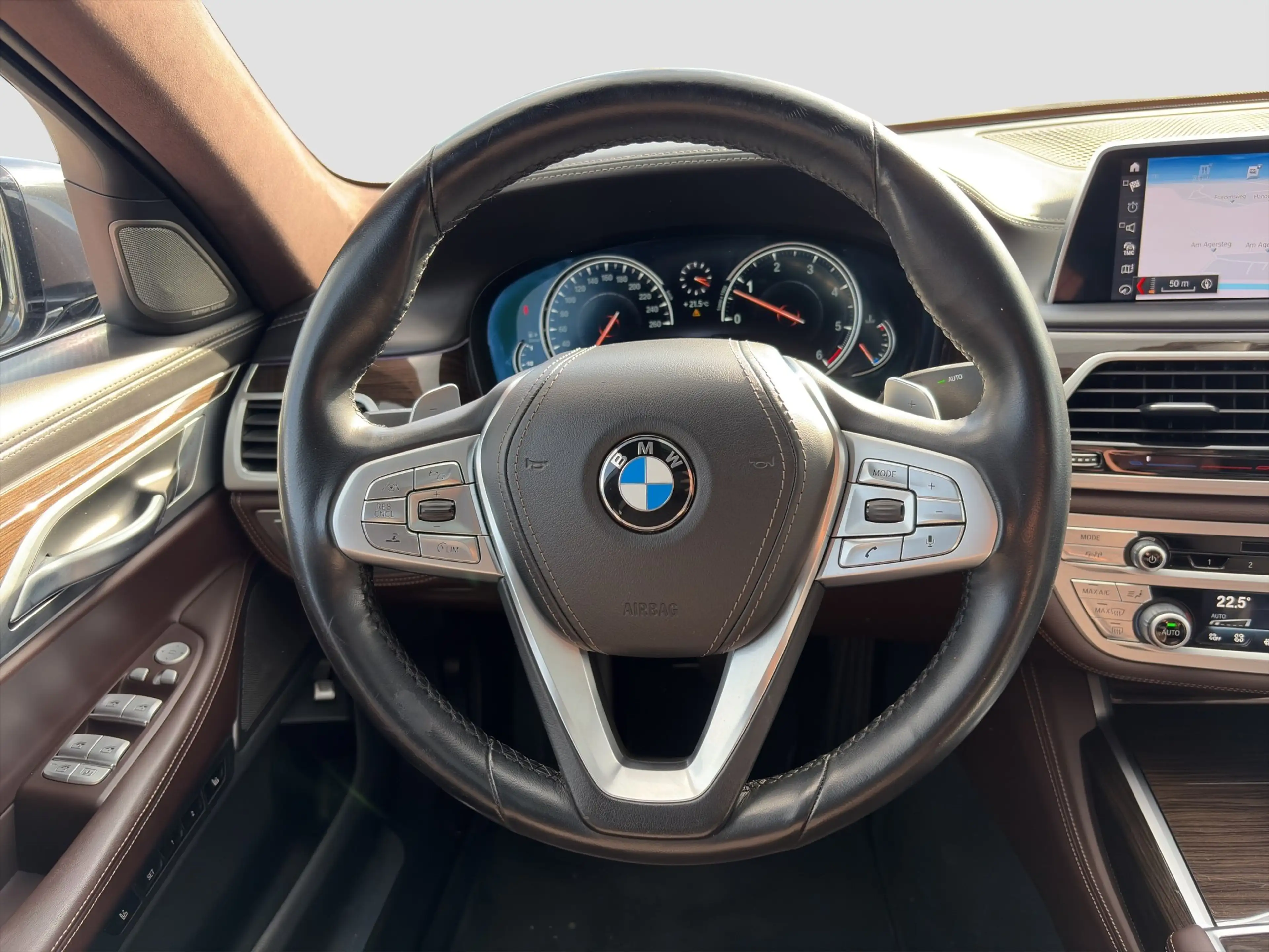 BMW 750 Ld xDrive — photo 8