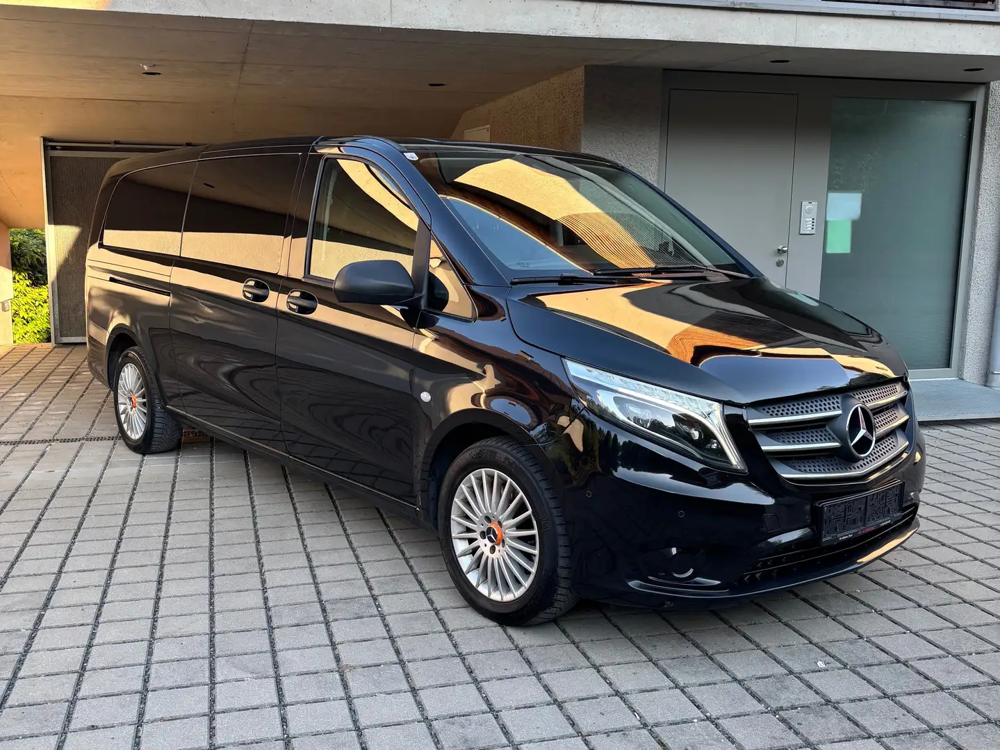 Mercedes-Benz Vito Tourer Pro 116 CDI extralang 4x4 Aut. Tourer Pro Schwarz - 1