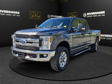 XLT // 1 OWNER // DUALLY // LOW KMS