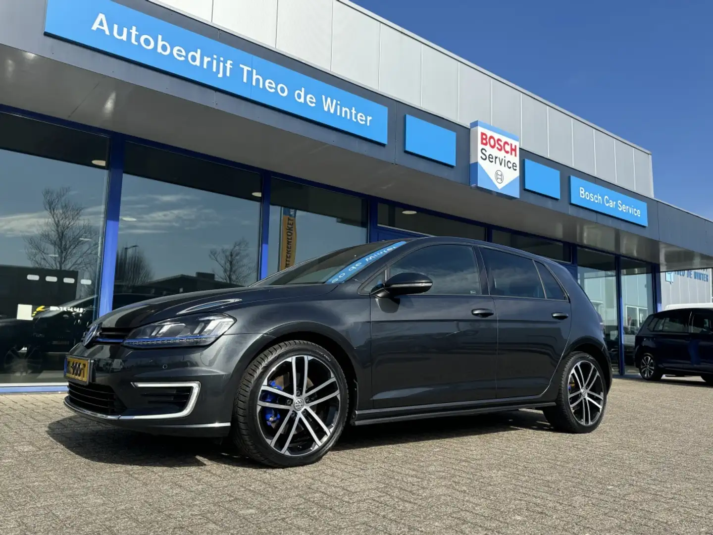 Volkswagen Golf GTE 1.4 TSI Con. Ser Zwart - 1