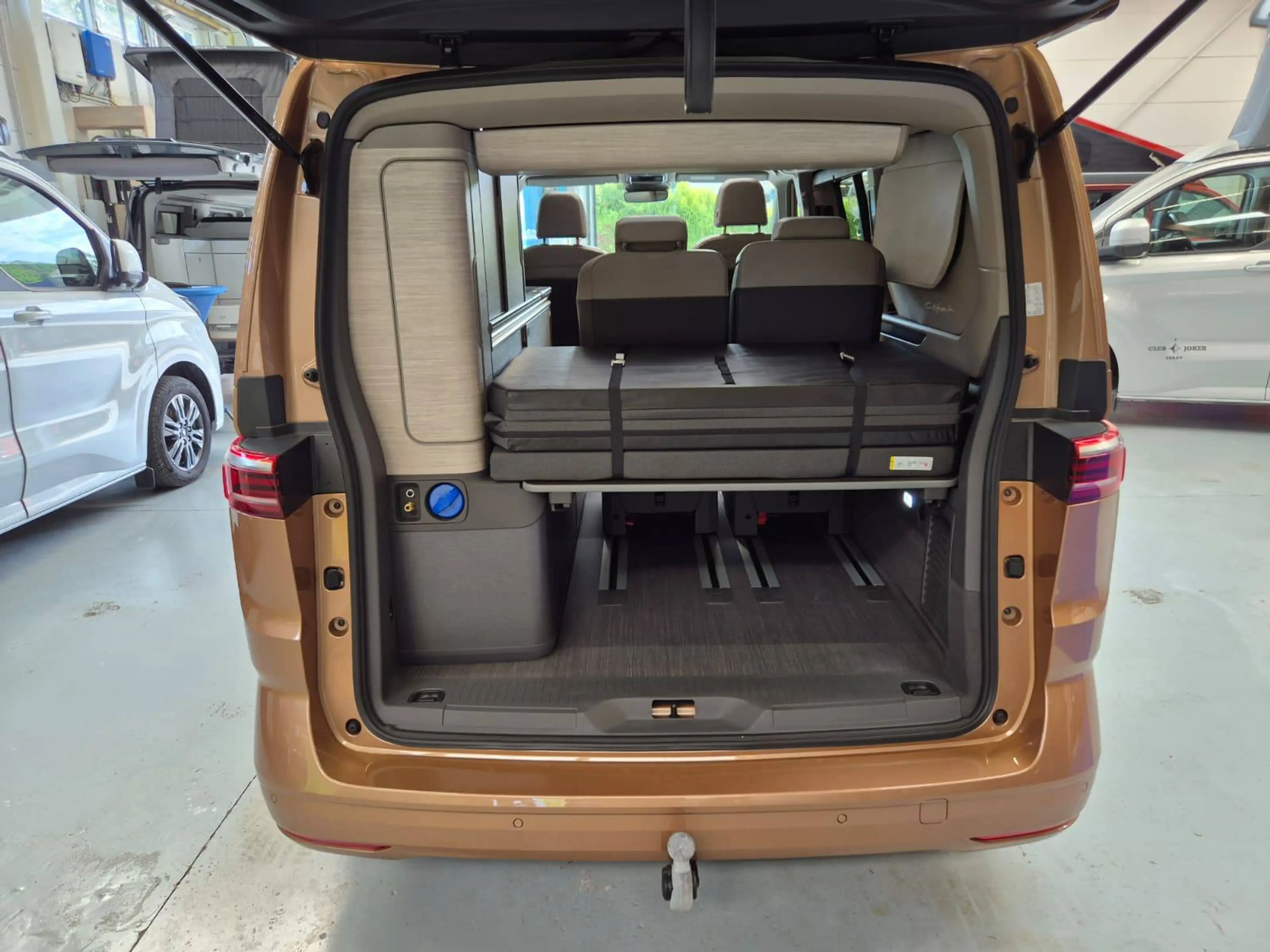 Volkswagen T7 California OCEAN TSI Benzine 204PK automaat — photo 5