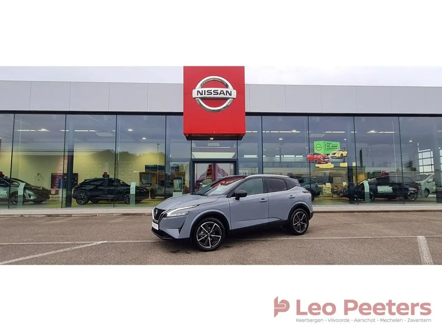 Nissan Qashqai Tekna 1.3 benz mt Grijs - 1