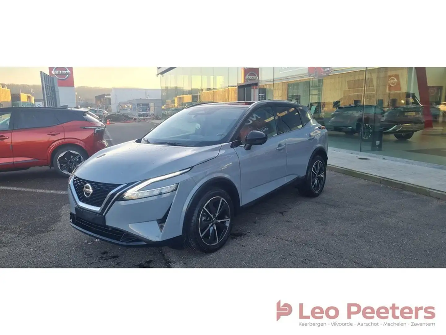 Nissan Qashqai Tekna 1.3 benz mt Grijs - 2