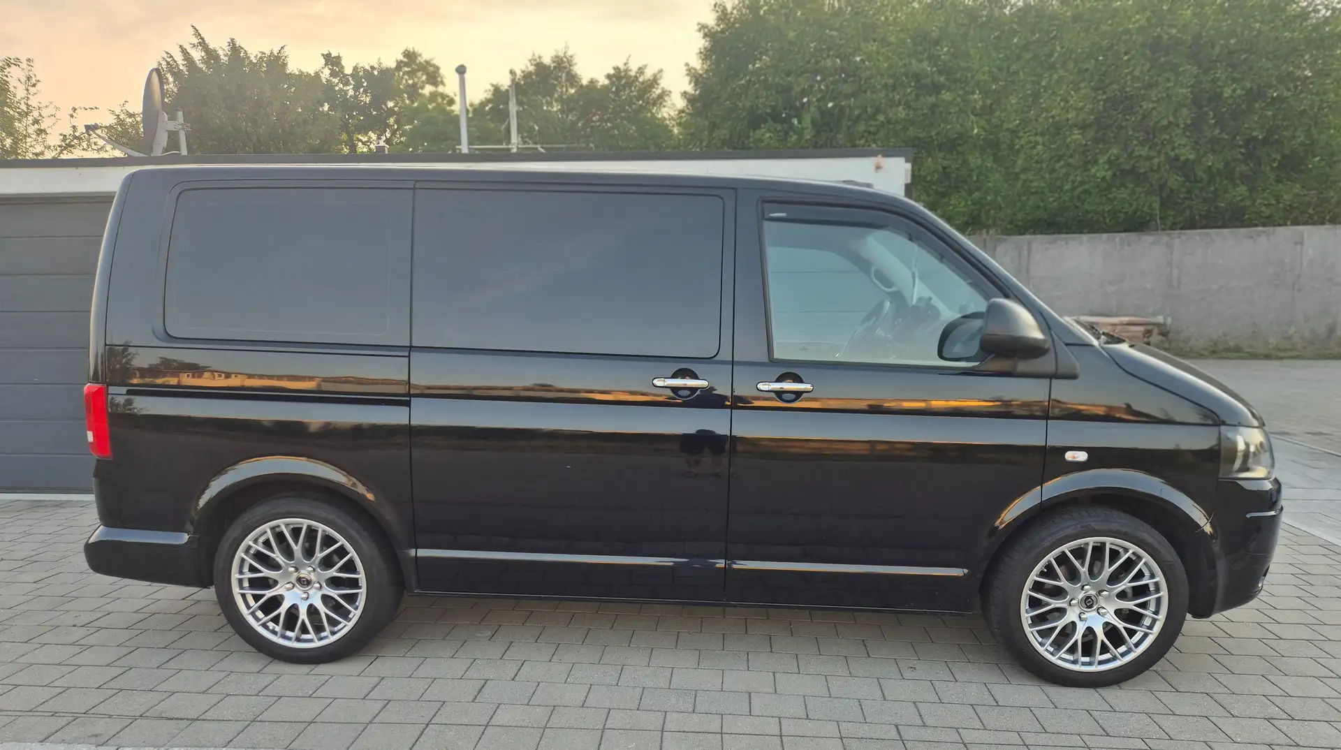 Volkswagen T5 Multivan MultivanStartline Schwarz - 1