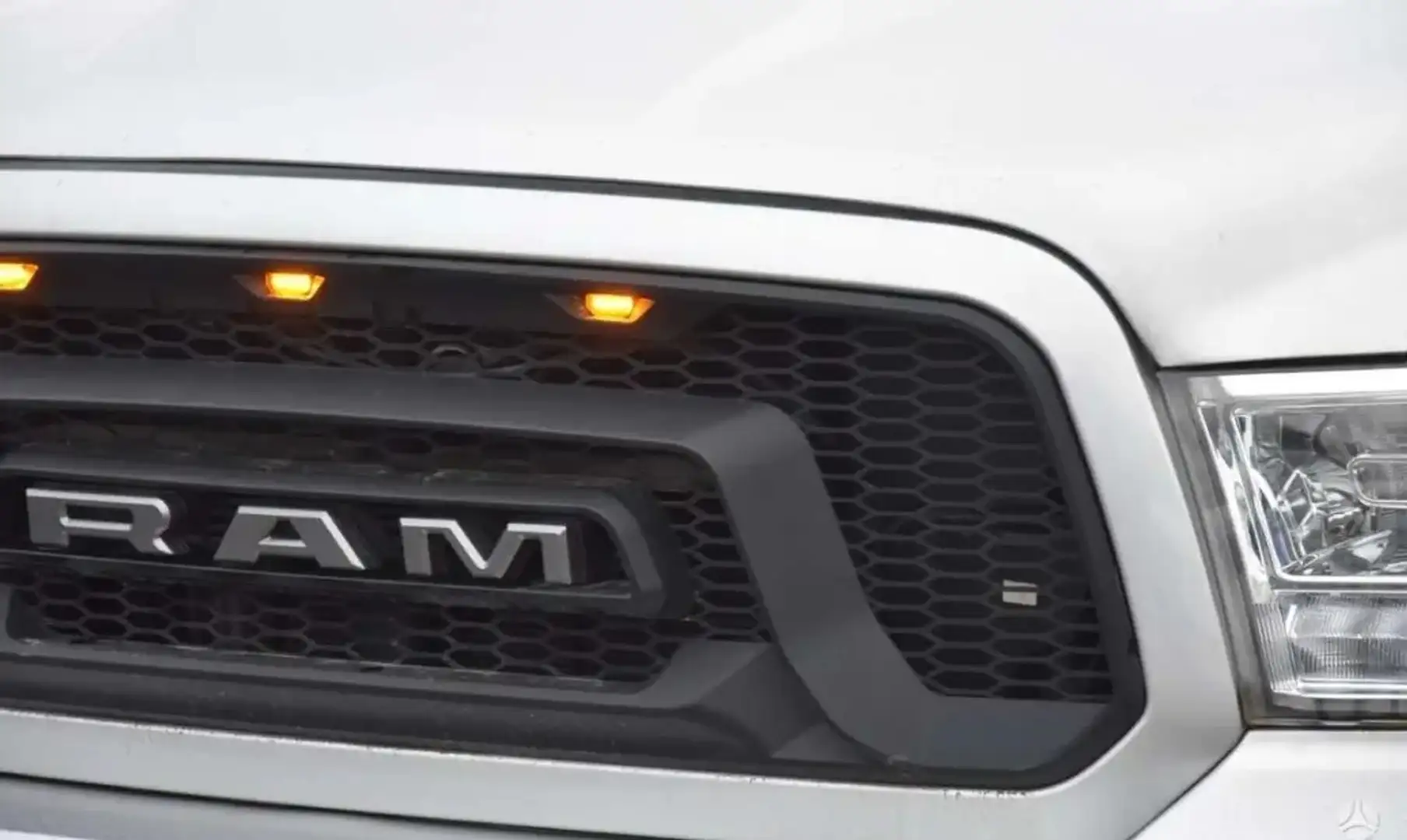 Dodge RAM 5.7 Gris - 2