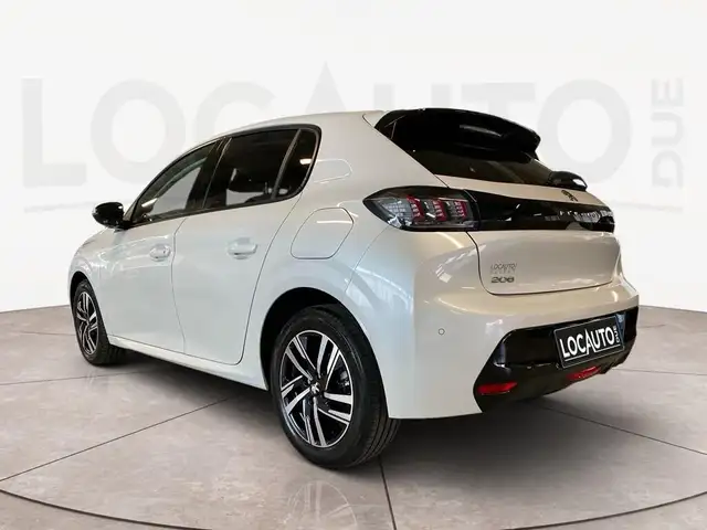 Peugeot 208 view 5