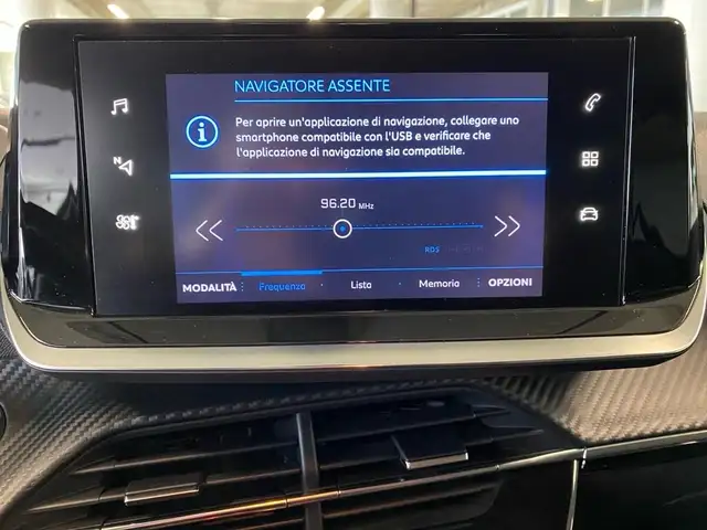 Peugeot 208 view 10