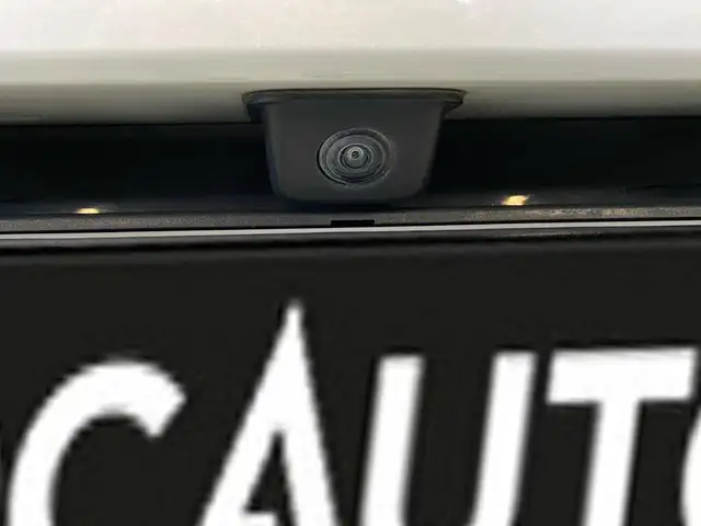 Peugeot 208 view 13
