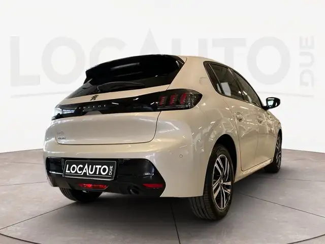 Peugeot 208 view 4