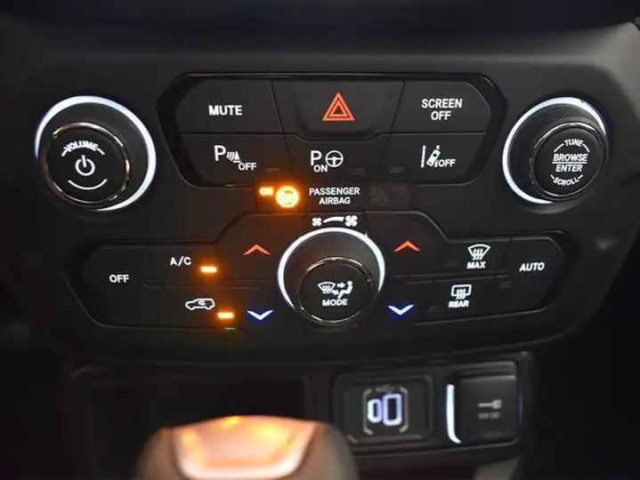Jeep Renegade 2025, foto 11