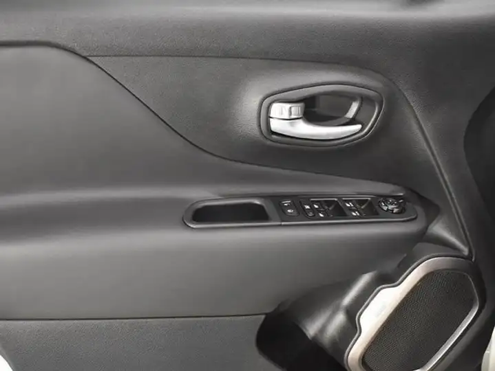Jeep Renegade 2025, foto 12