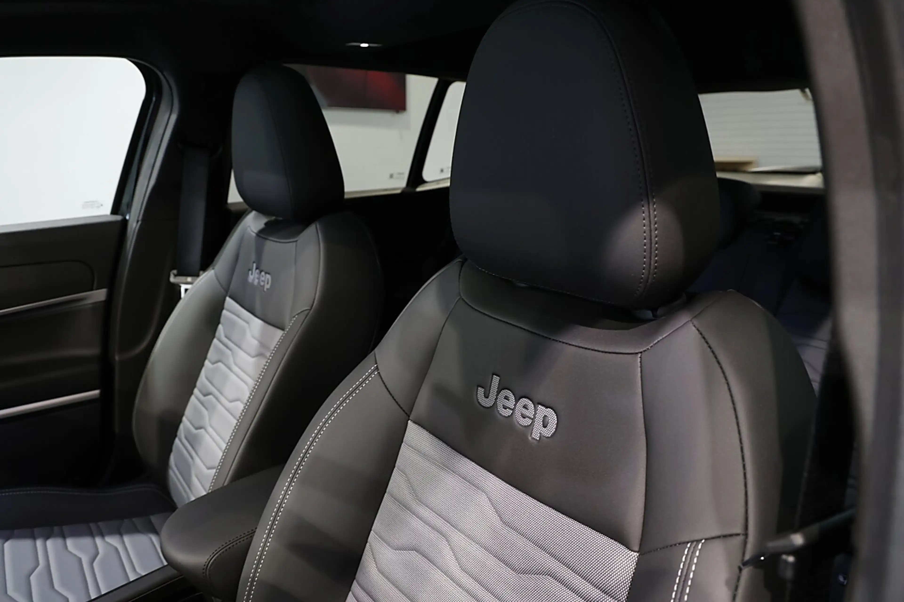 Jeep Avenger 1,2 eHybrid 4xe DCT6 Overland W-EDIZIONE — photo 8