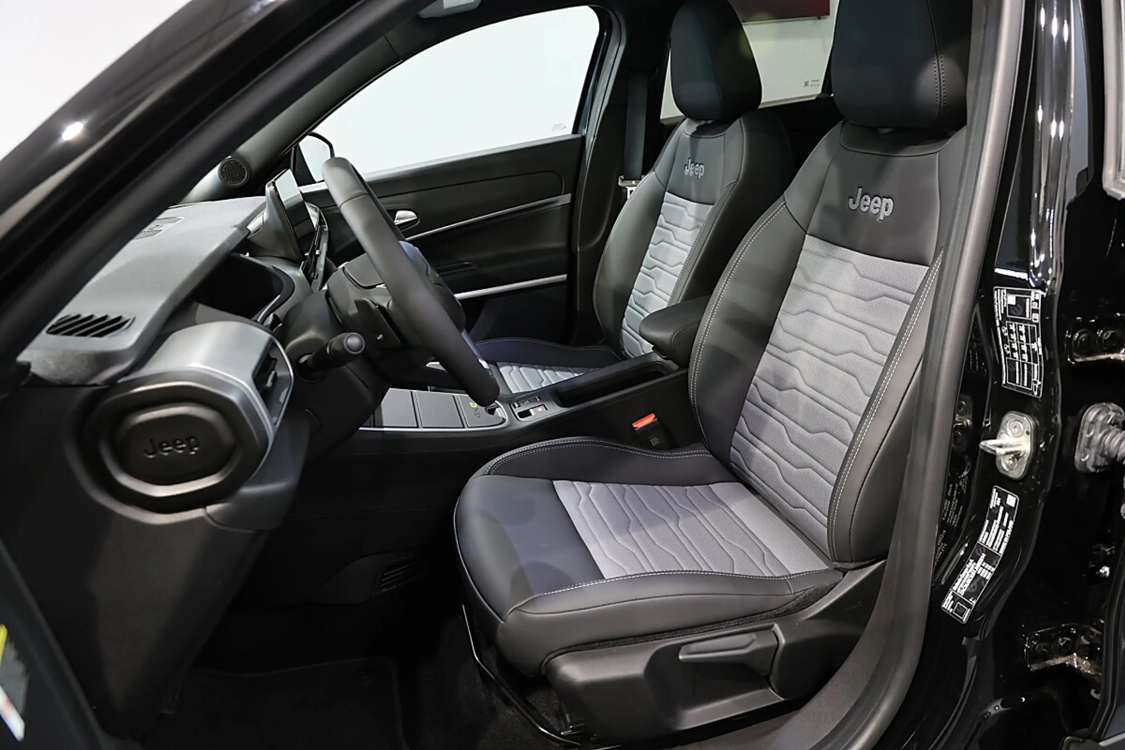 Jeep Avenger 1,2 eHybrid 4xe DCT6 Overland W-EDIZIONE — photo 7