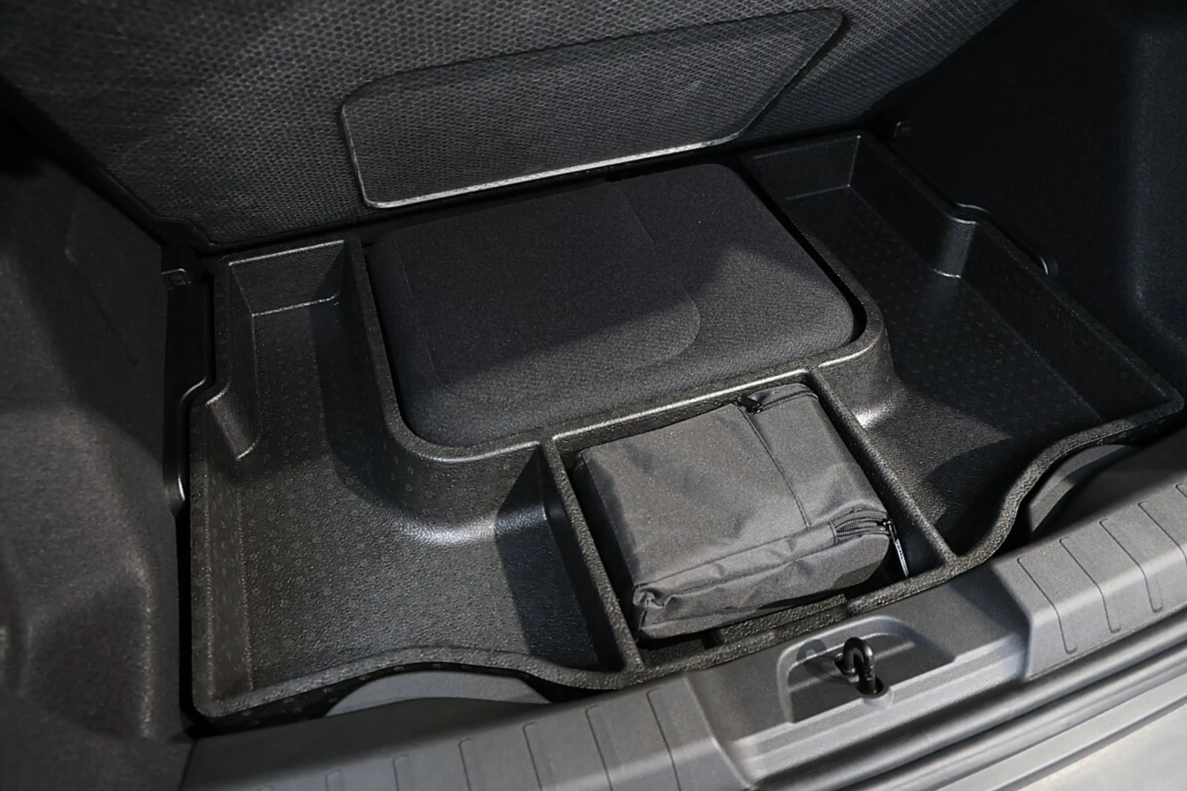 Jeep Avenger 1,2 eHybrid 4xe DCT6 Overland W-EDIZIONE — photo 11