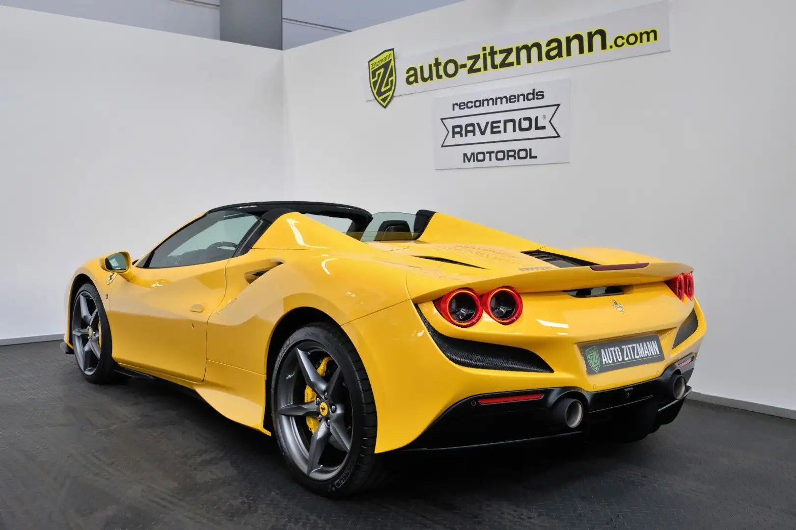 Ferrari F8 Spider CARBON/RACING SEATS/LIFT/PASSANGER DIS Gelb - 2