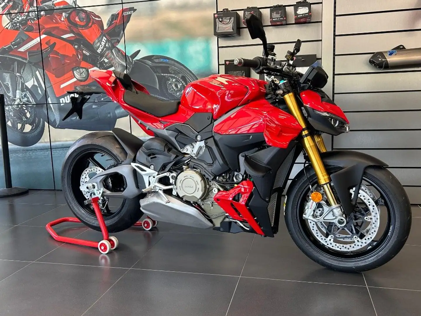 Ducati Streetfighter V4S Rosso - 2